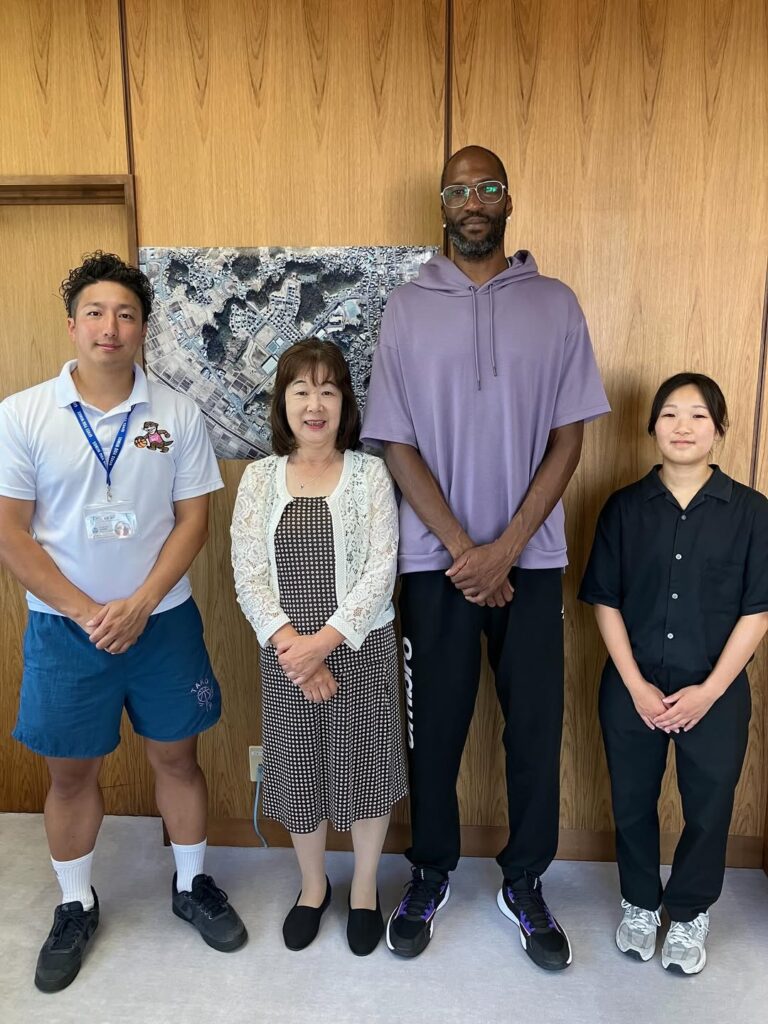 3人制バスケ・ロナウド(通称スパ)君、来庁