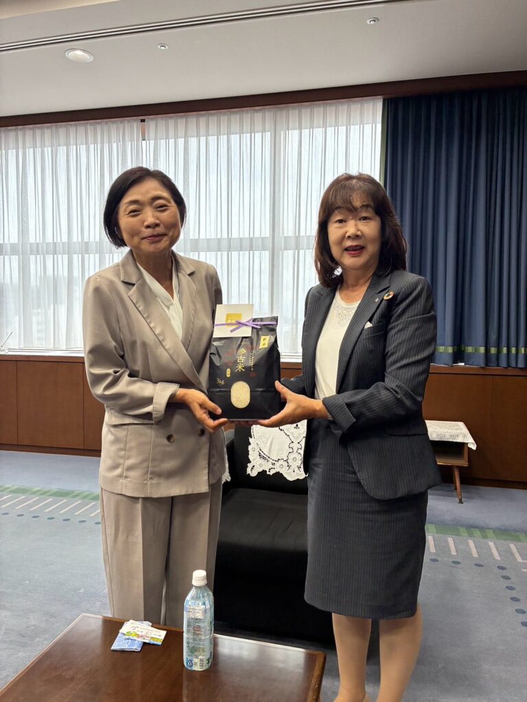 熊谷千葉県知事、高梨副知事に多古米・新米をお届け‼︎